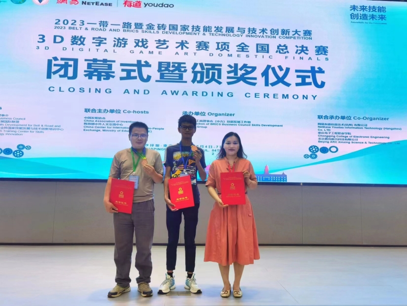闭幕式师生合影_副本.jpg